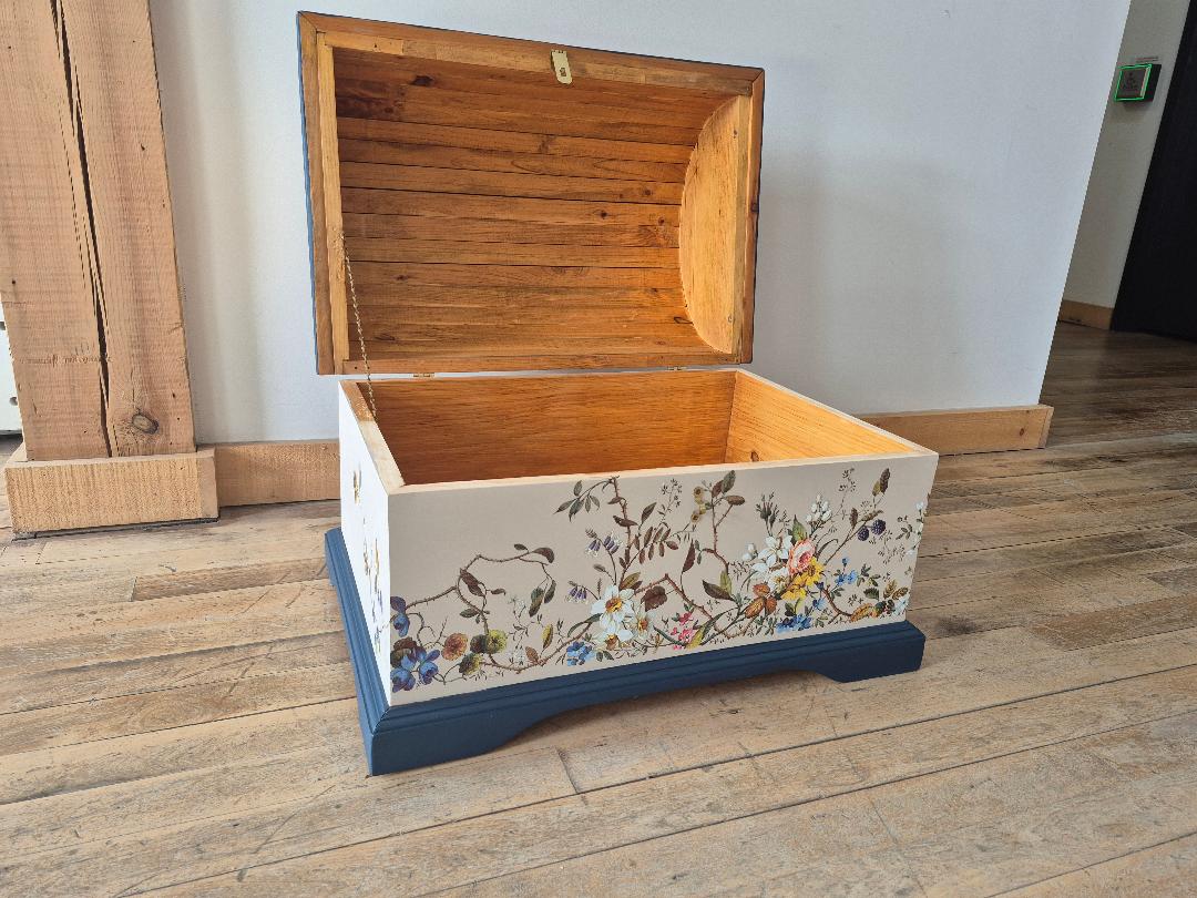 Garden Pine Storage Chest