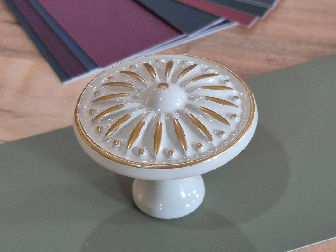 Round Ivory Knob with Gold Details