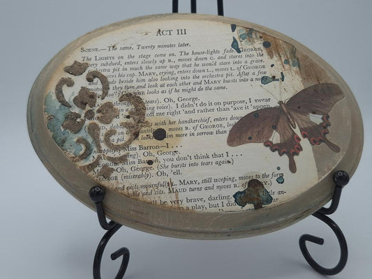 Oval "ACT III" Wall Decor