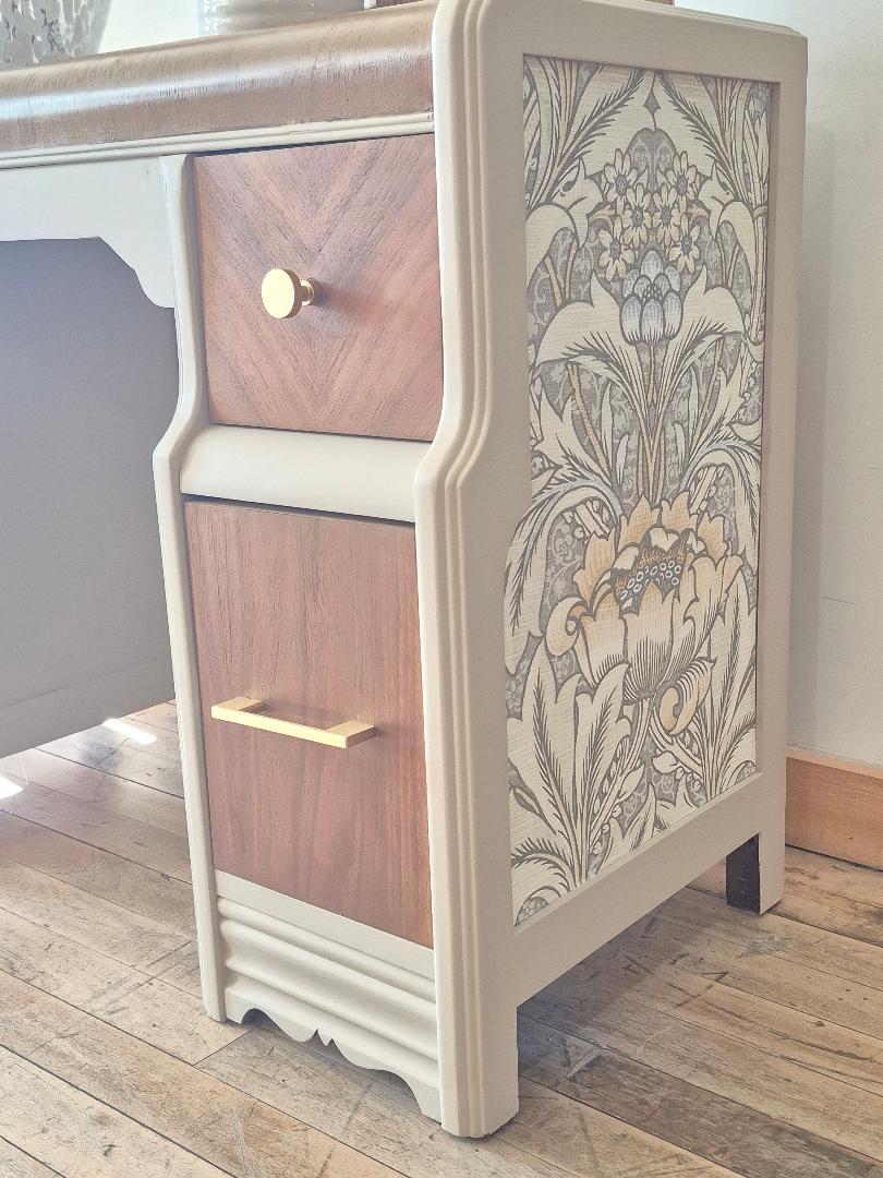 MCM Pretty Dressing Table