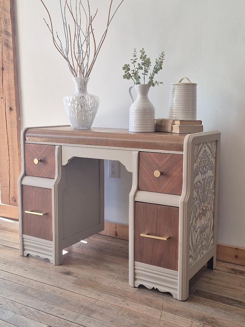 MCM Pretty Dressing Table