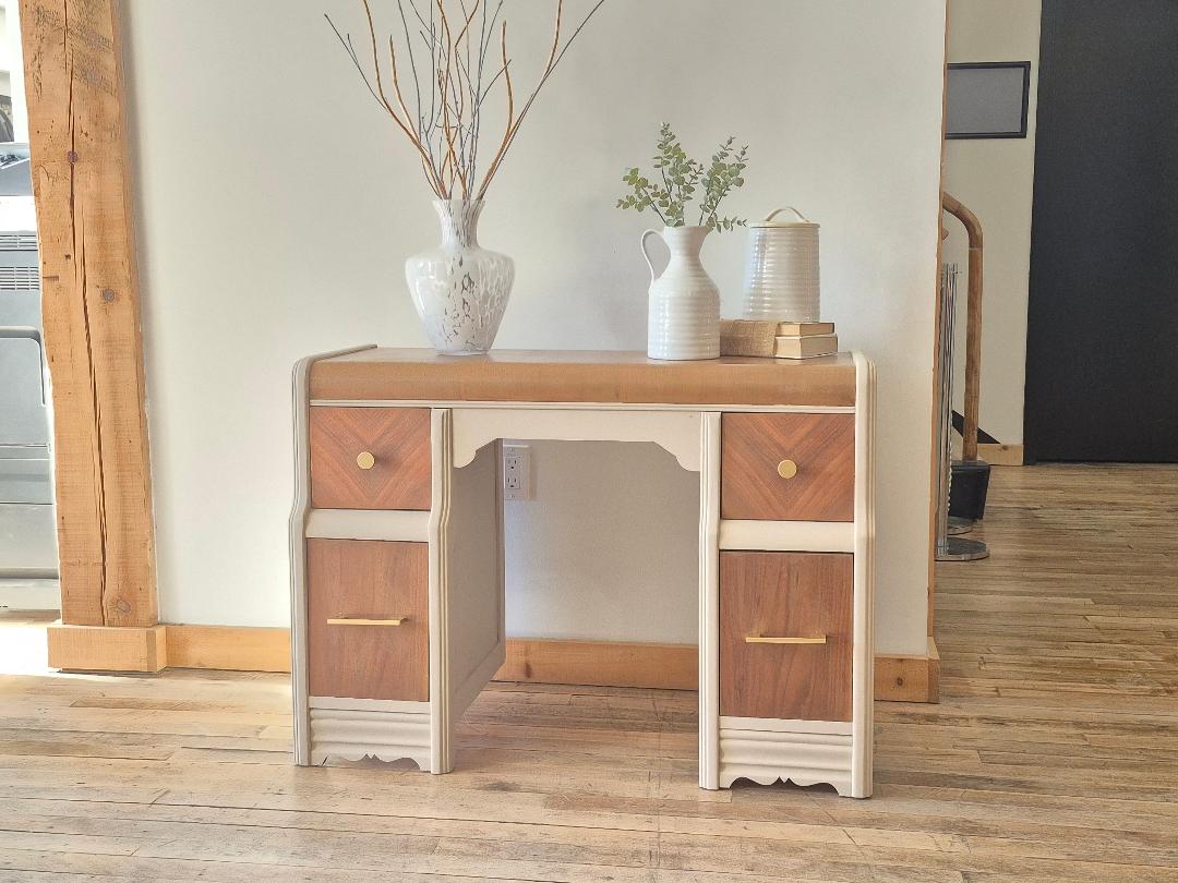 MCM Pretty Dressing Table