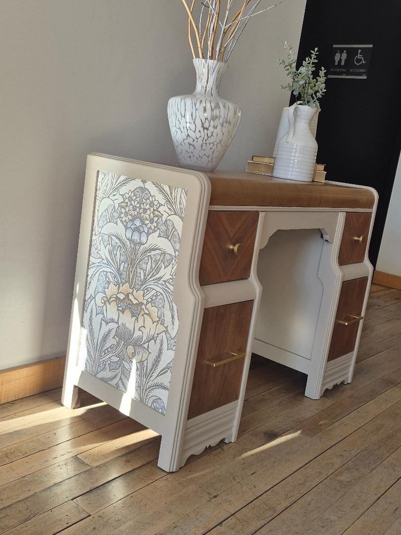MCM Pretty Dressing Table