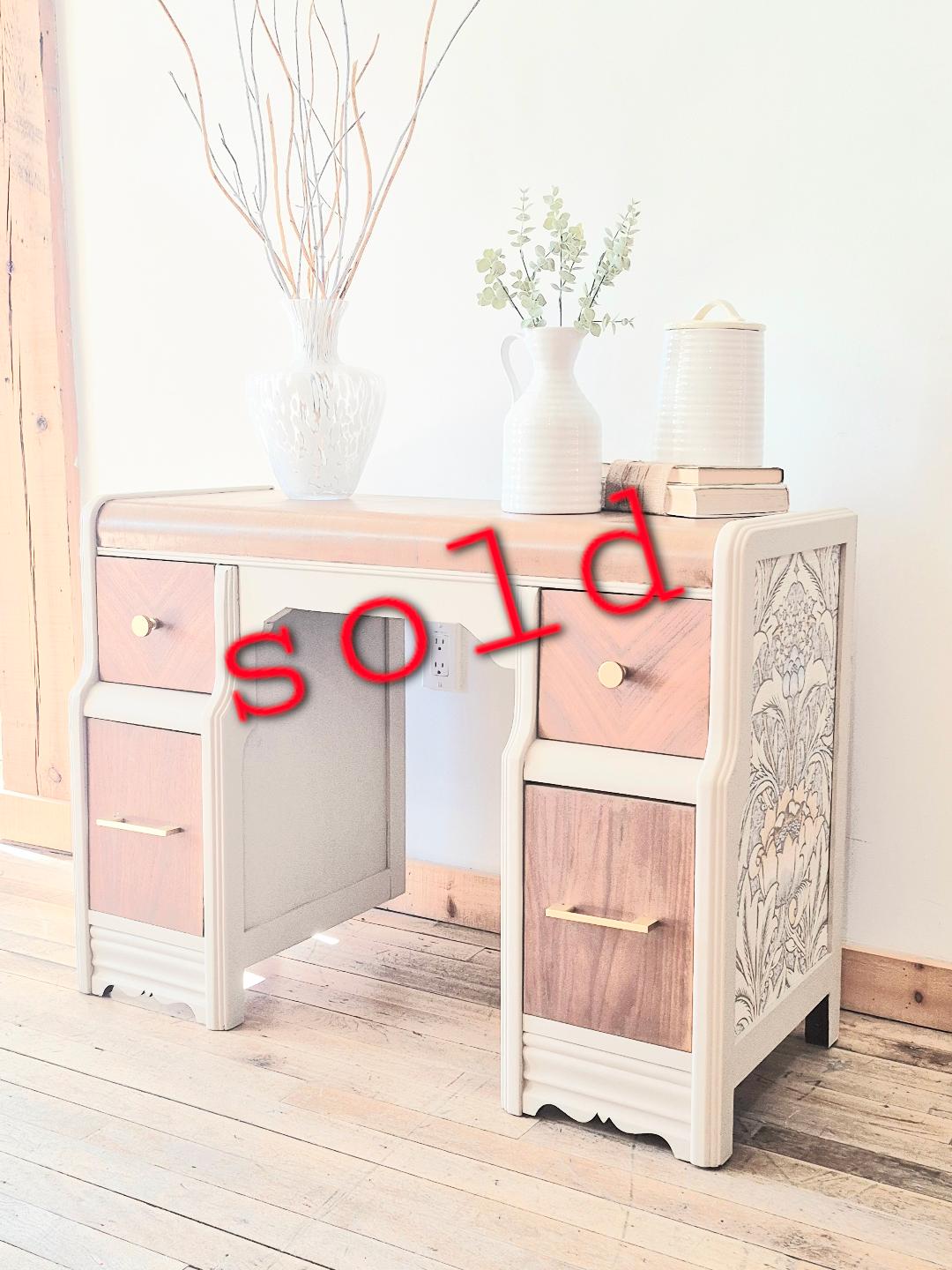 MCM Pretty Dressing Table