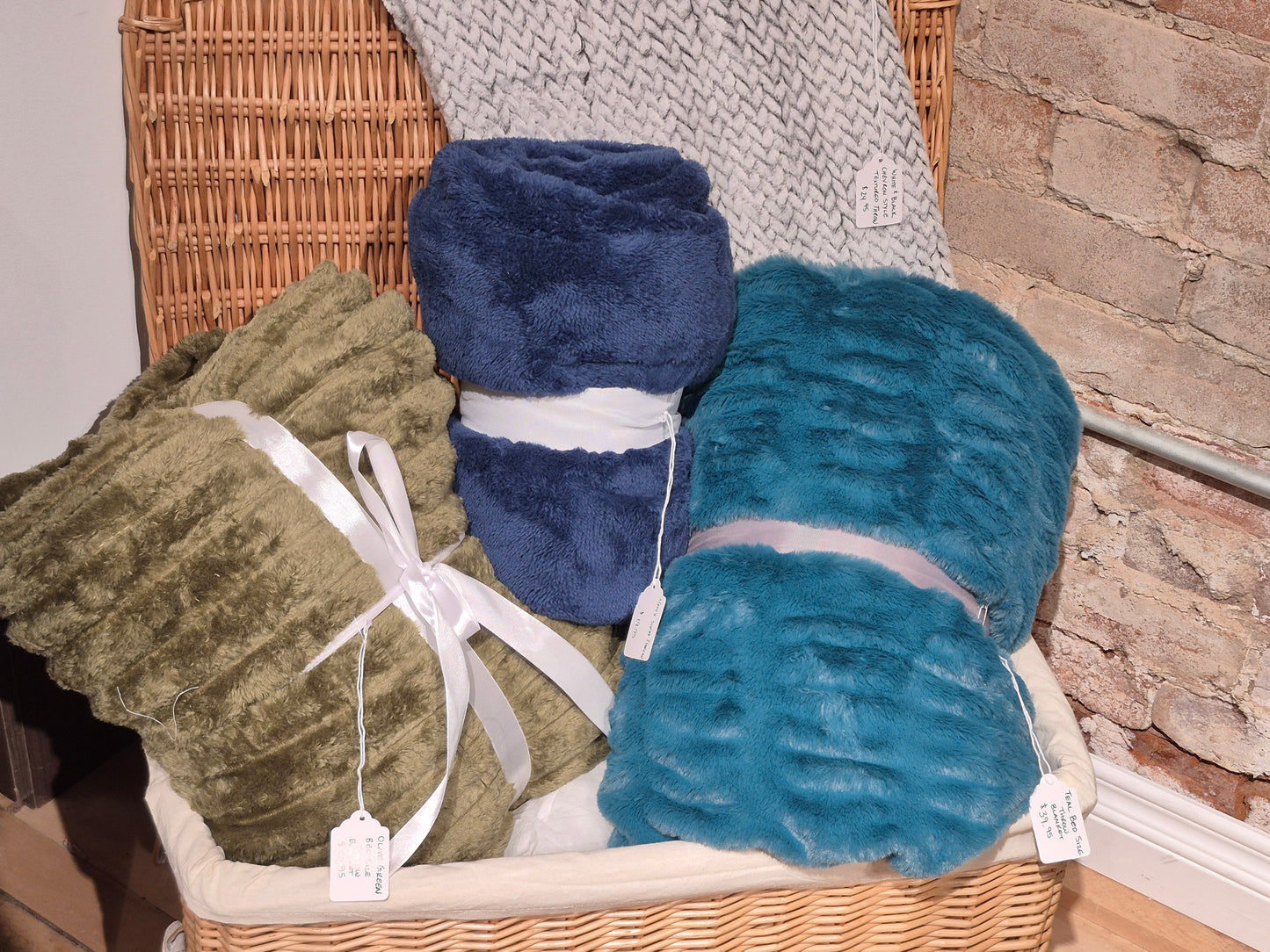 Olive large throw